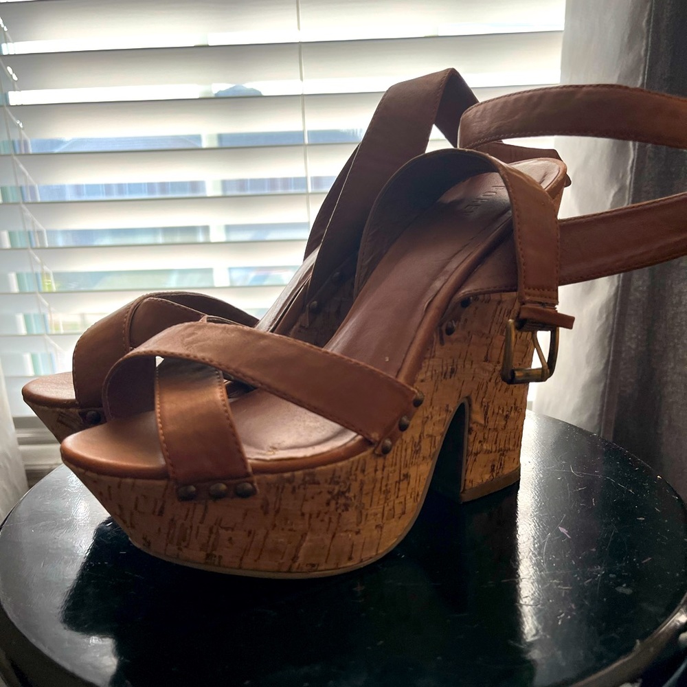Forever 21 sandals size 8